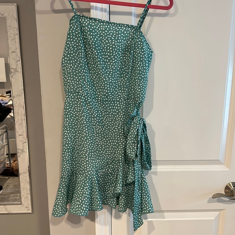 Women’s green and white side tie dress
